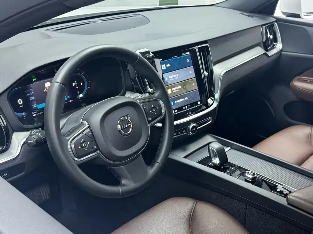 Volvo S60 2023 из CN, фото 4