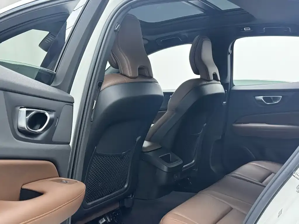 Volvo S60 2023 из CN, фото 5