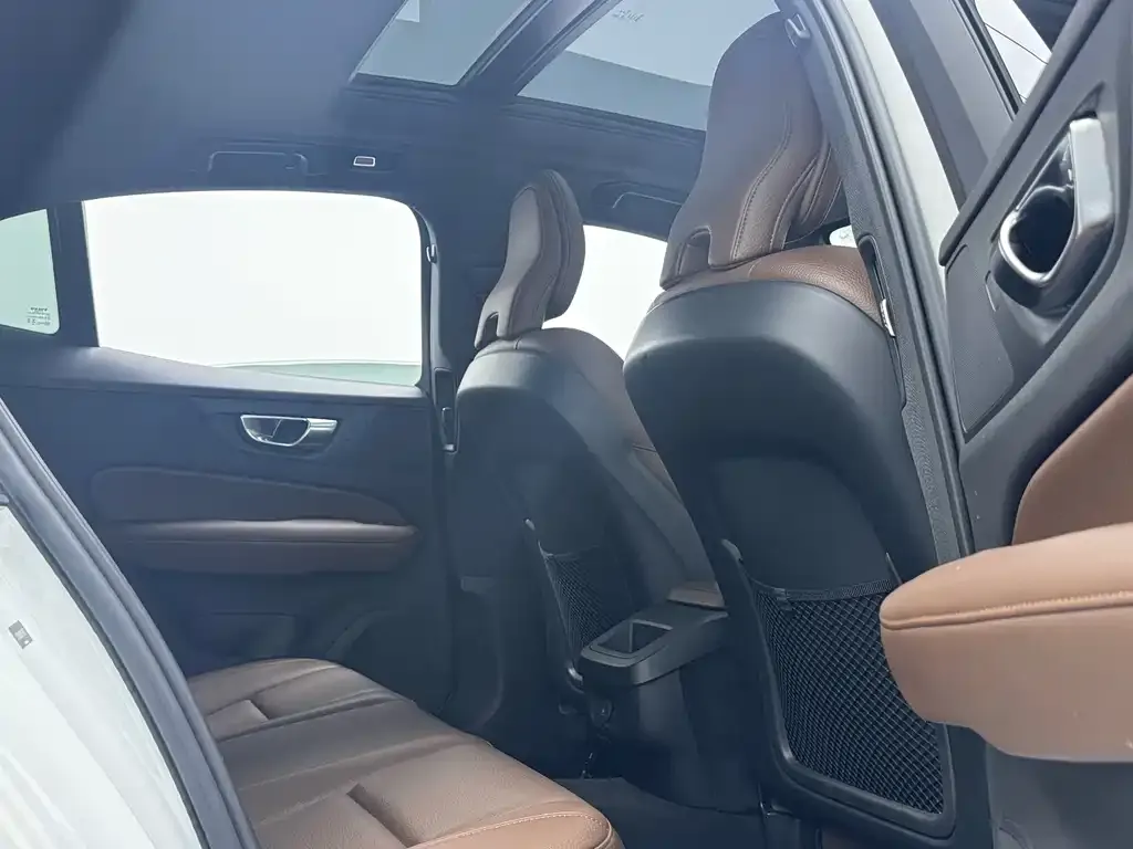 Volvo S60 2023 из CN, фото 6