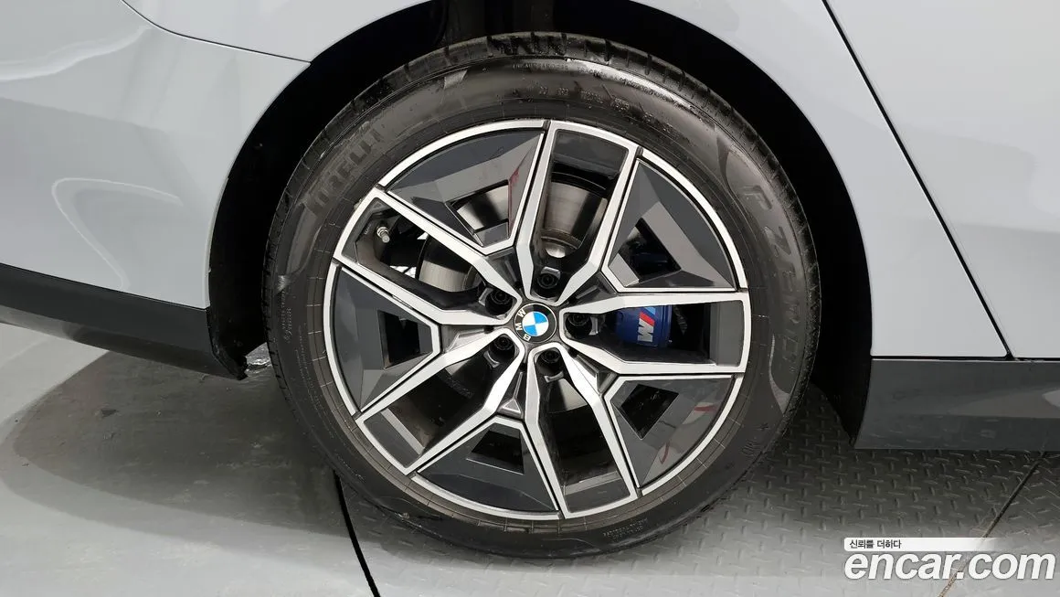 BMW 5-Series 2025 из KR, фото 5