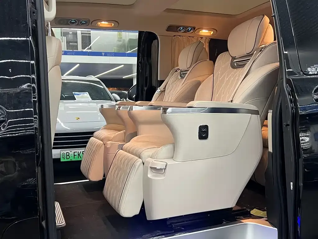 Mercedes-Benz V-Class 2023 из CN, фото 6