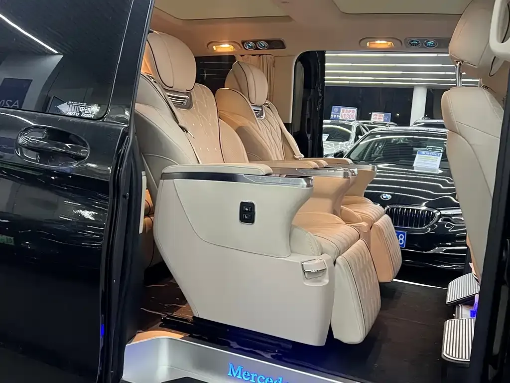 Mercedes-Benz V-Class 2023 из CN, фото 3