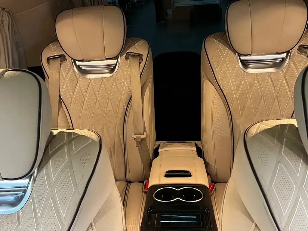Mercedes-Benz V-Class 2023 из CN, фото 2
