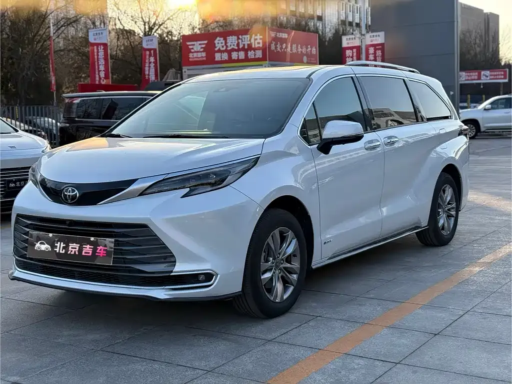 Toyota Sienna 2025 из CN, фото 1