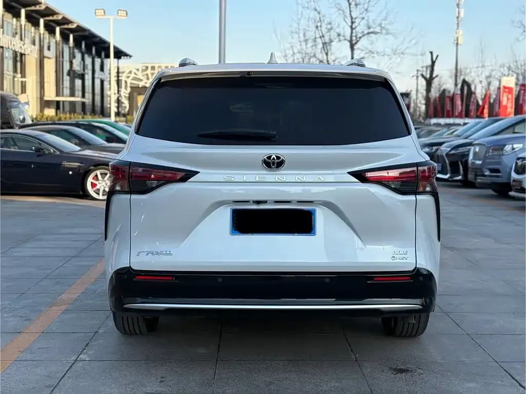 Toyota Sienna 2025 из CN, фото 2