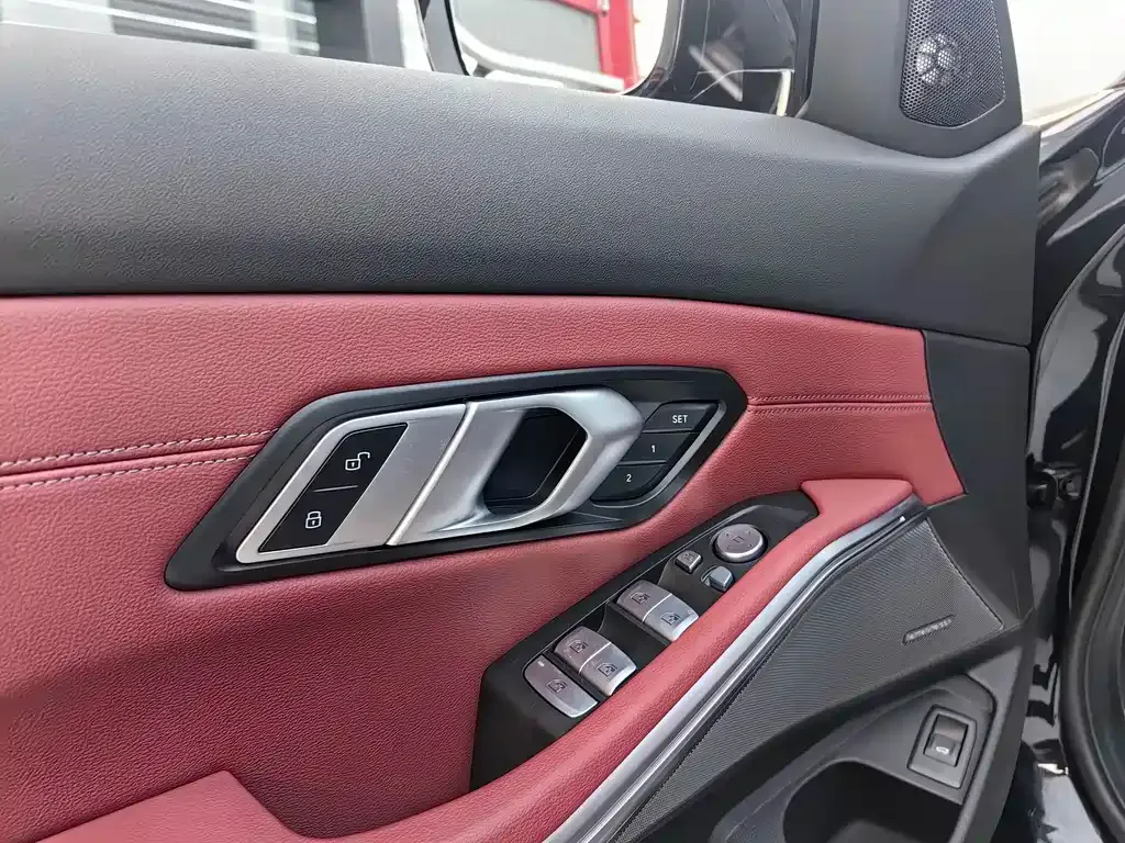 BMW 3 Series 2024 из CN, фото 8