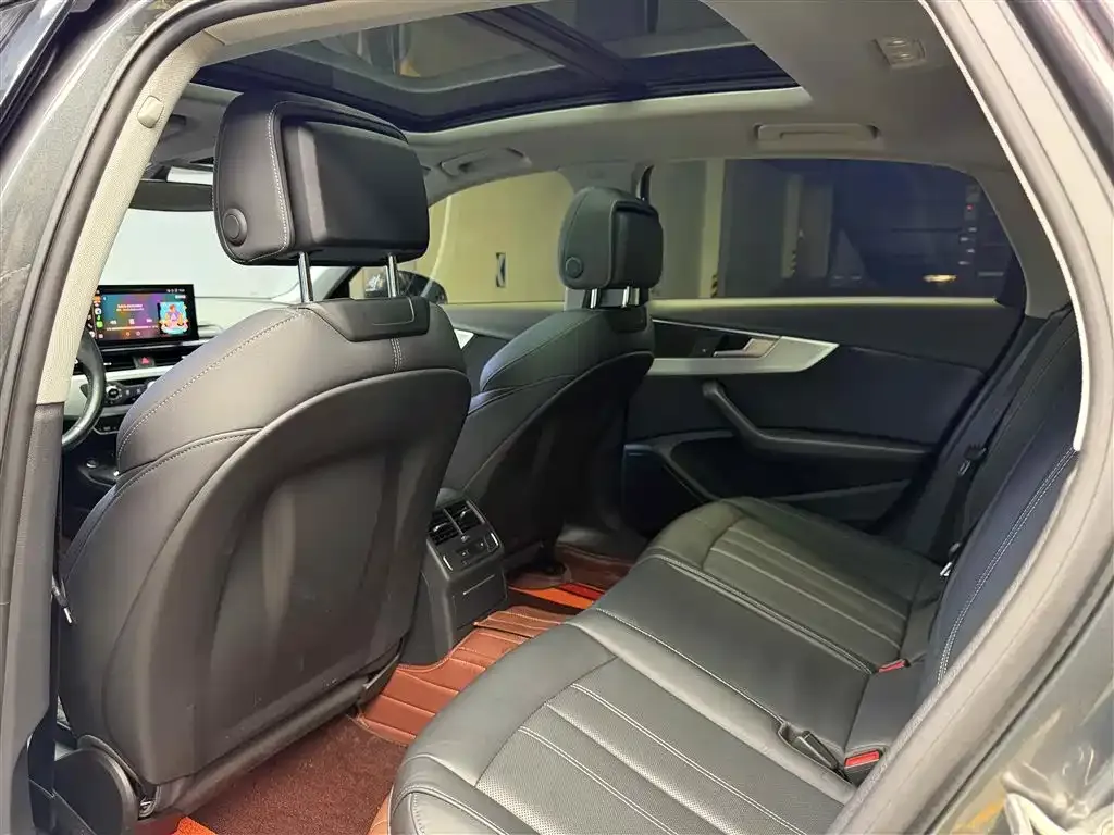 Audi A4L 2022 из CN, фото 8