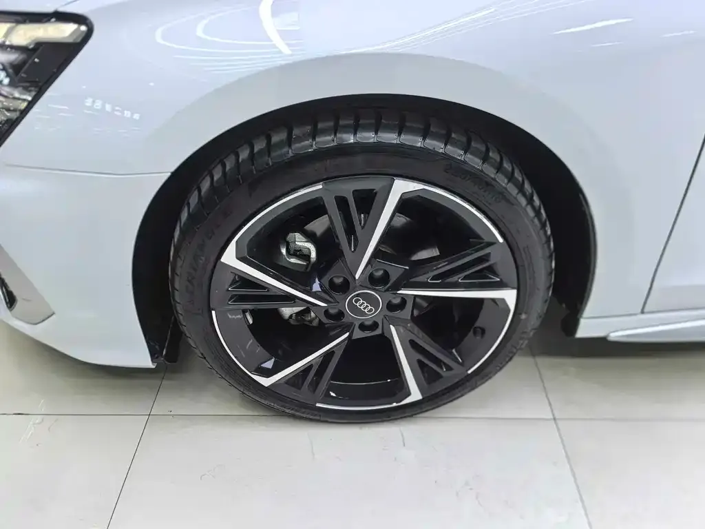 Audi A3 2023 из CN, фото 4