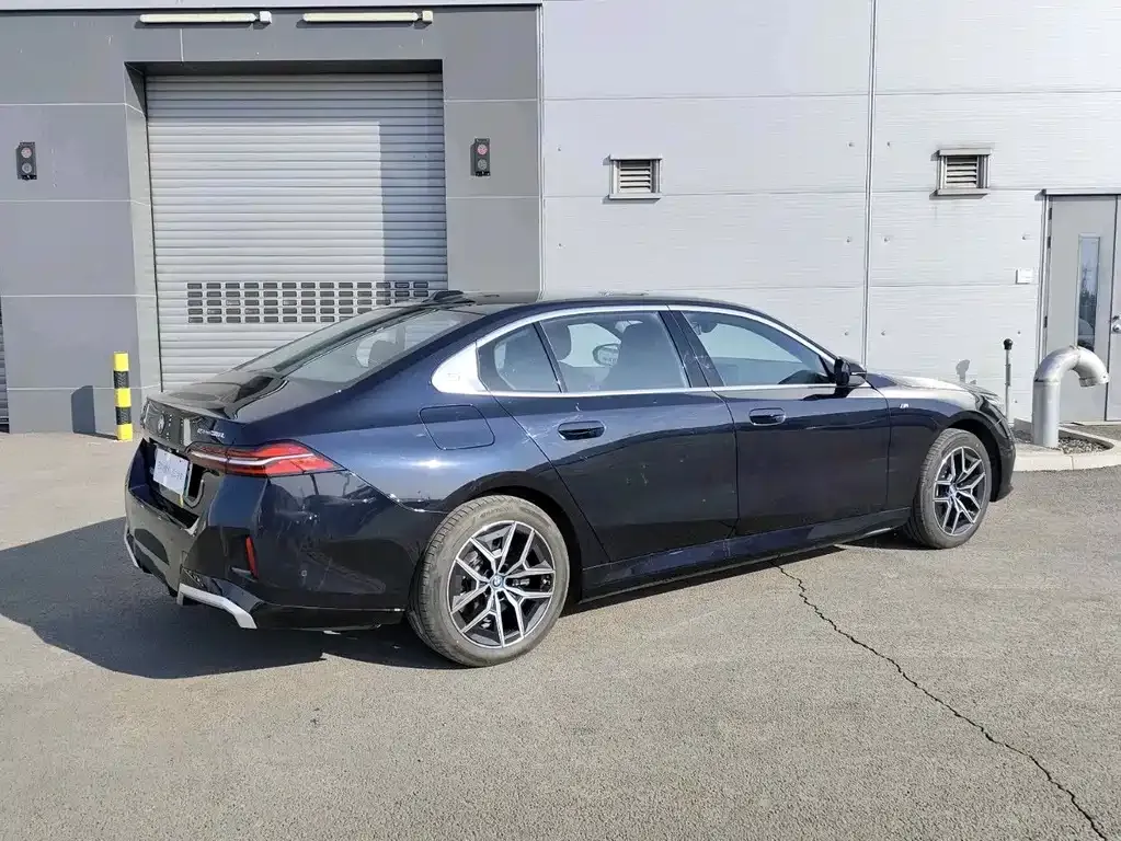 BMW i5 2025 из CN, фото 8