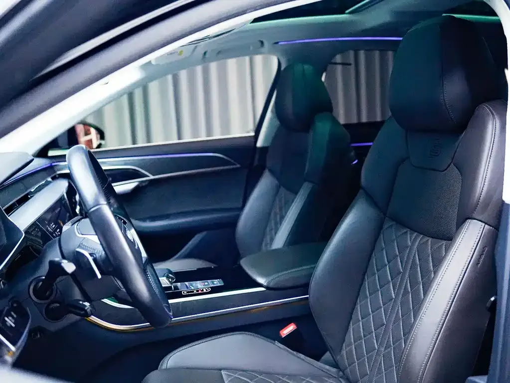 Audi A8 2021 из CN, фото 4