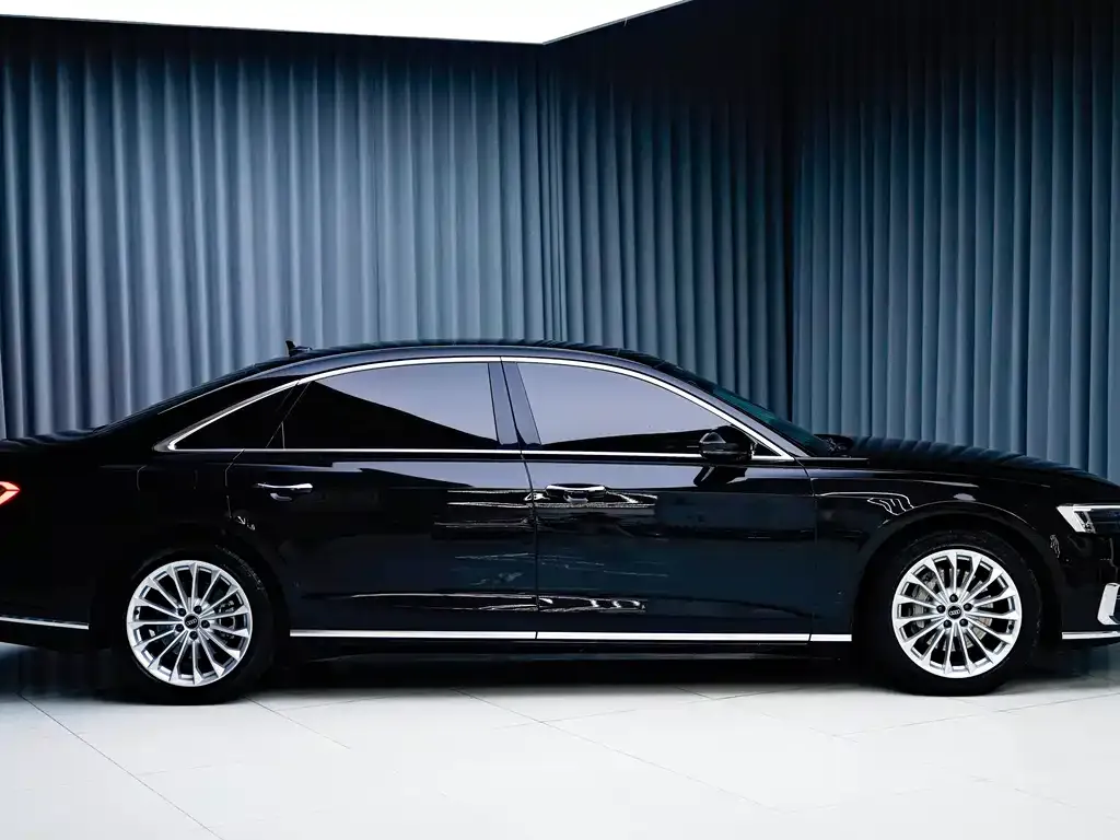 Audi A8 2021 из CN, фото 3