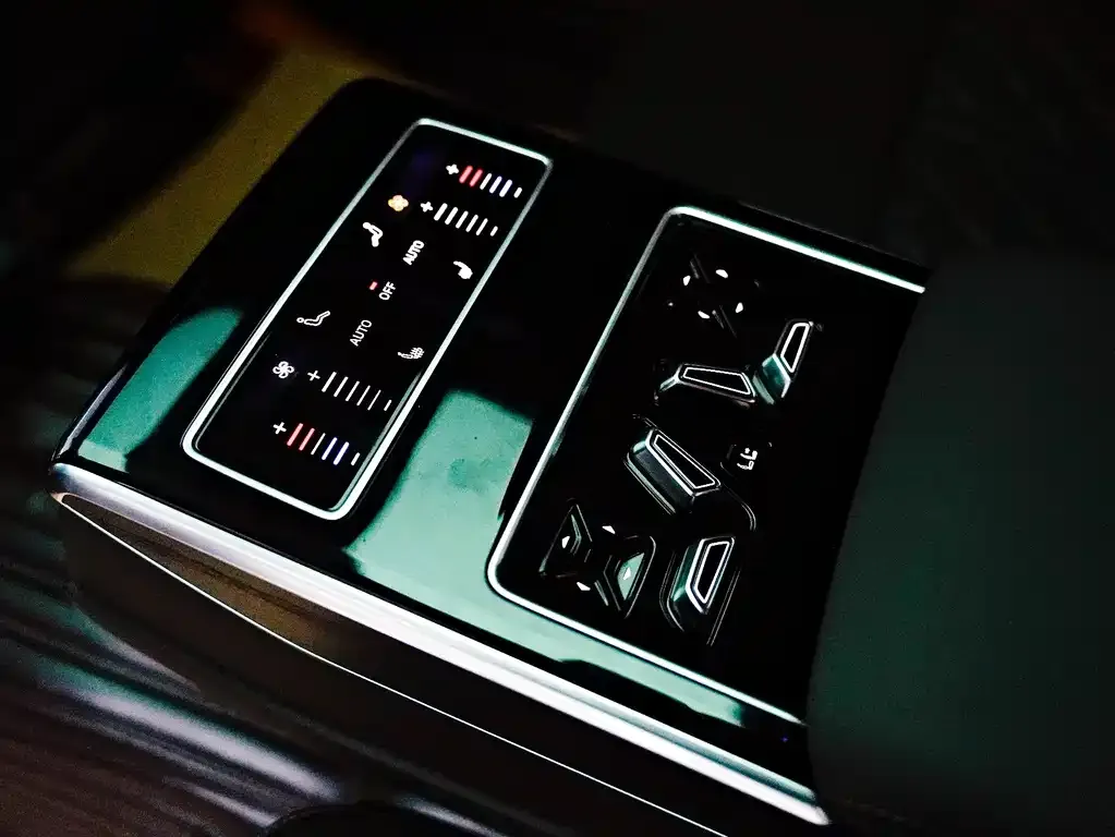 Audi A8 2021 из CN, фото 7