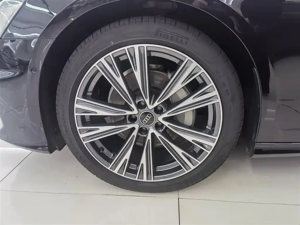 Audi A6L 2024 из CN, фото 9