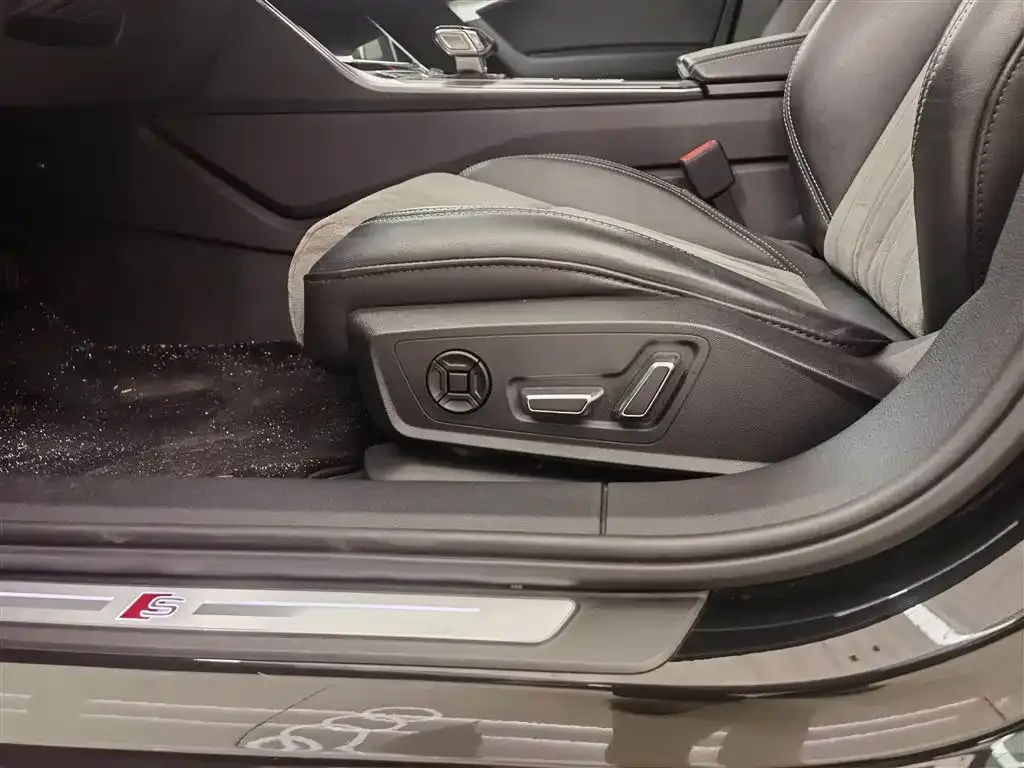 Audi A6L 2024 из CN, фото 8