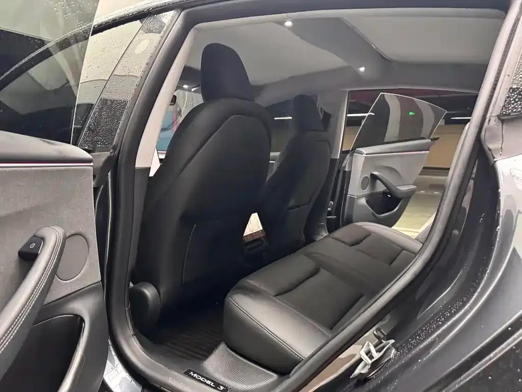 Tesla Model 3 — фото 9