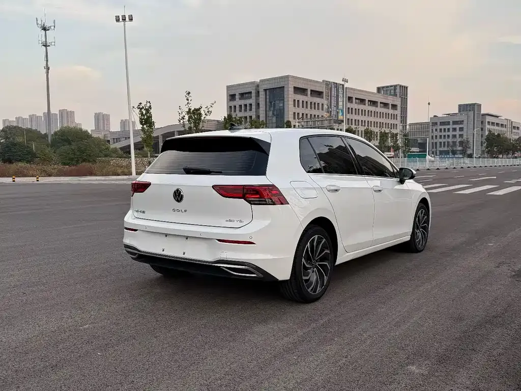 Volkswagen Golf 2023 из CN, фото 8