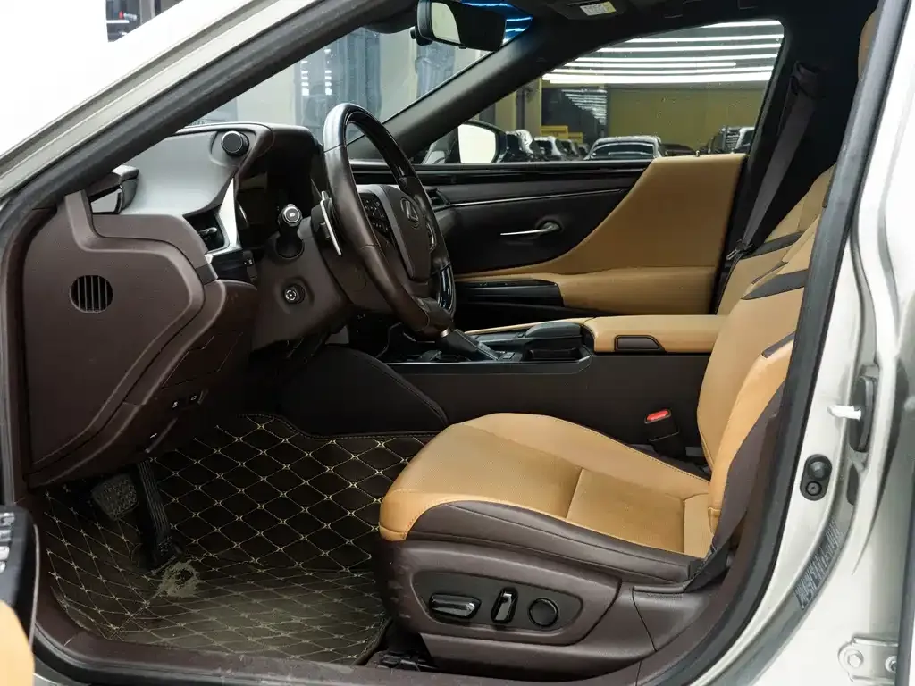 Lexus ES 2021 из CN, фото 8