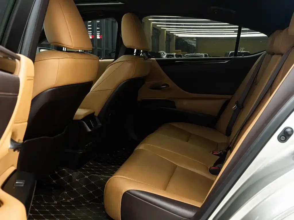 Lexus ES 2021 из CN, фото 4