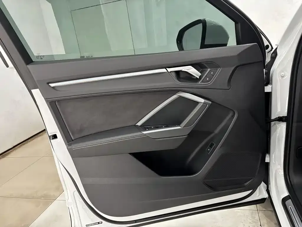 Audi Q3 2023 из CN, фото 8