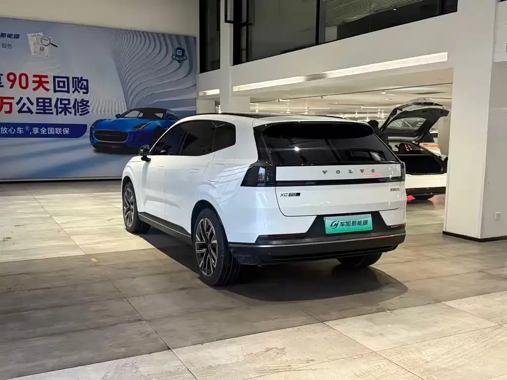 Volvo XC70 Plug-in Hybrid 2025 из CN, фото 3