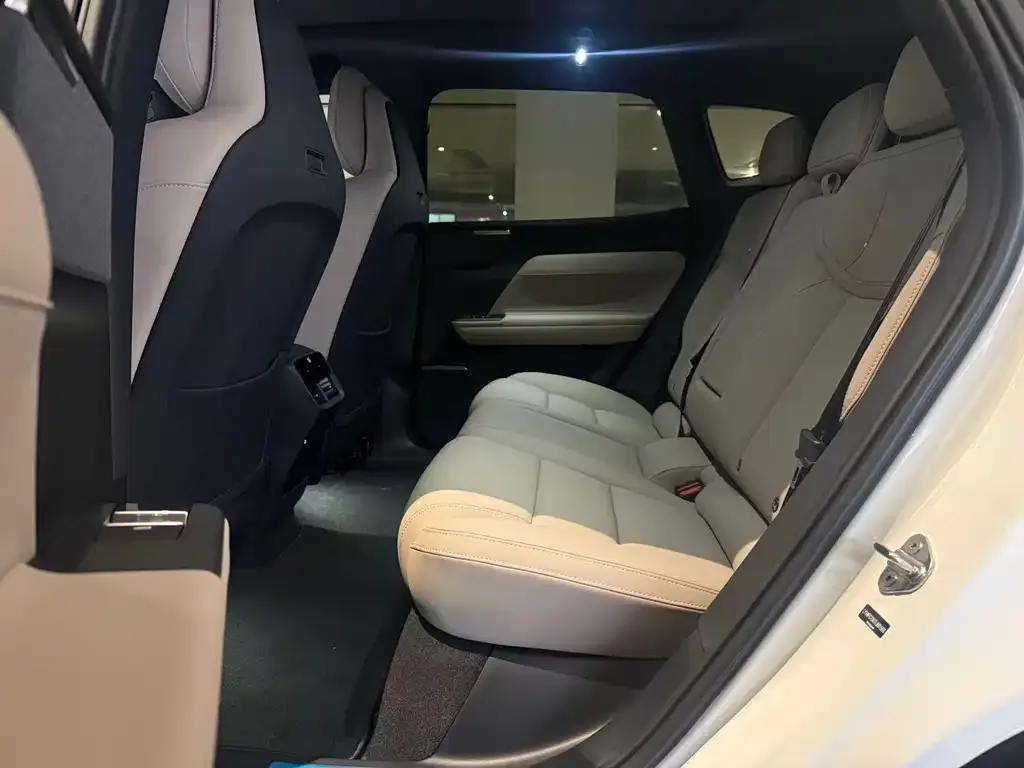 Volvo XC70 Plug-in Hybrid 2025 из CN, фото 5