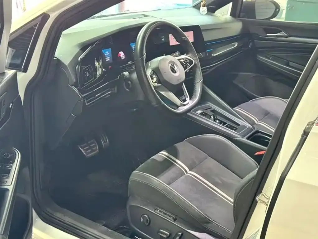 Volkswagen Golf 2022 из CN, фото 4