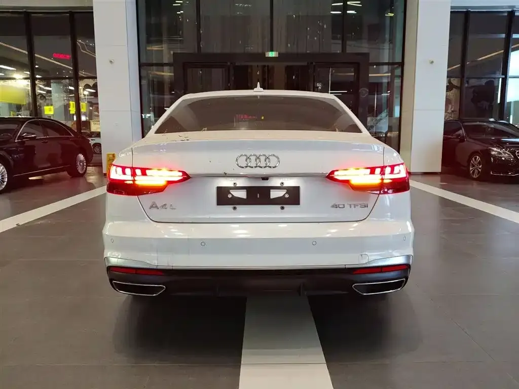 Audi A4L 2021 из CN, фото 3