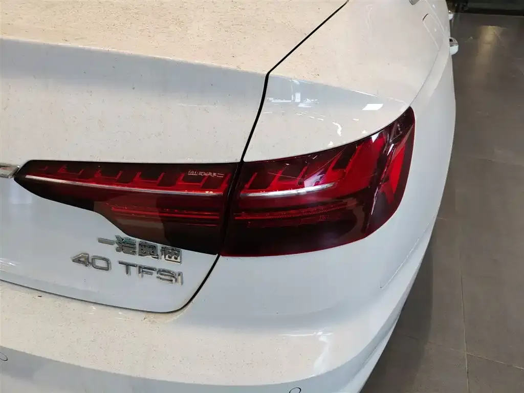Audi A4L 2021 из CN, фото 2
