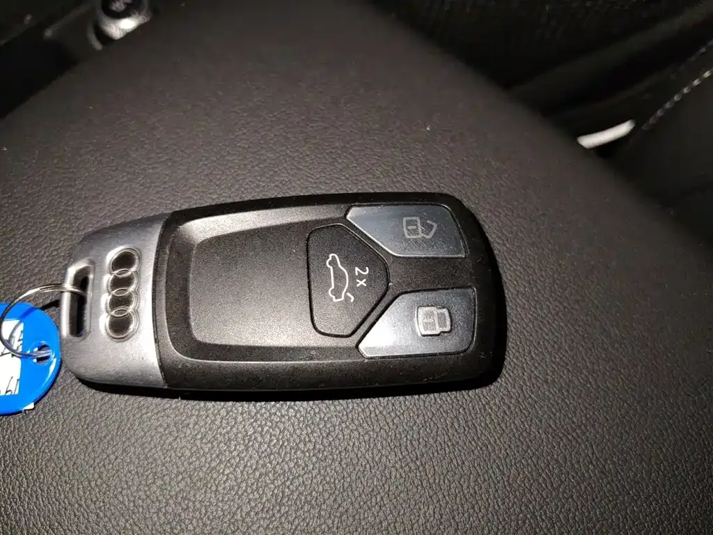 Audi A4L 2021 из CN, фото 8