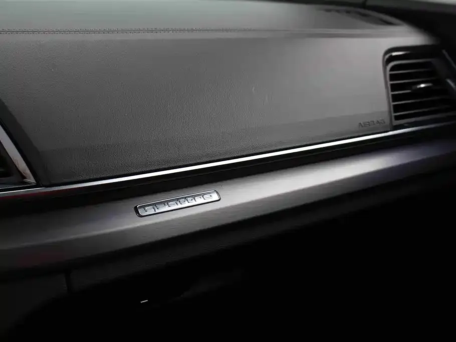 Audi Q5L — фото 10