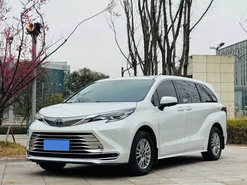 Toyota Sienna 2022 из CN, фото 1