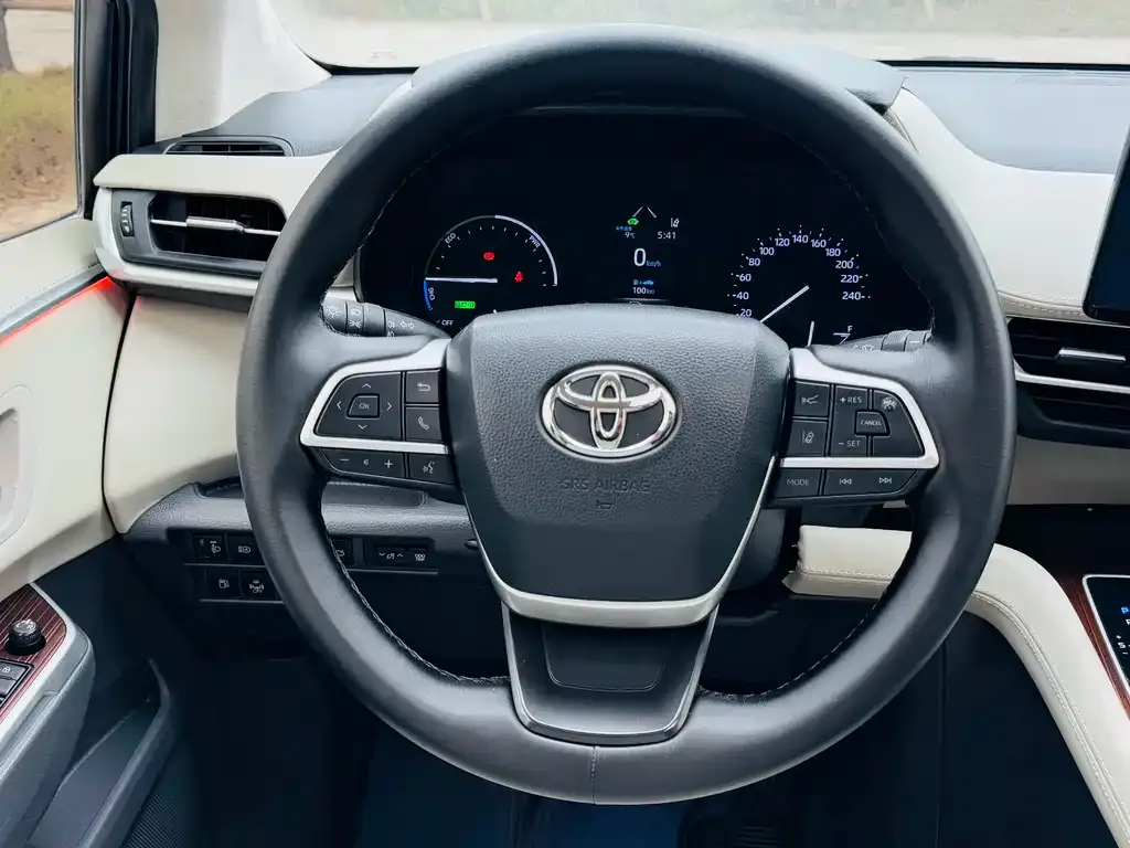 Toyota Sienna 2022 из CN, фото 4