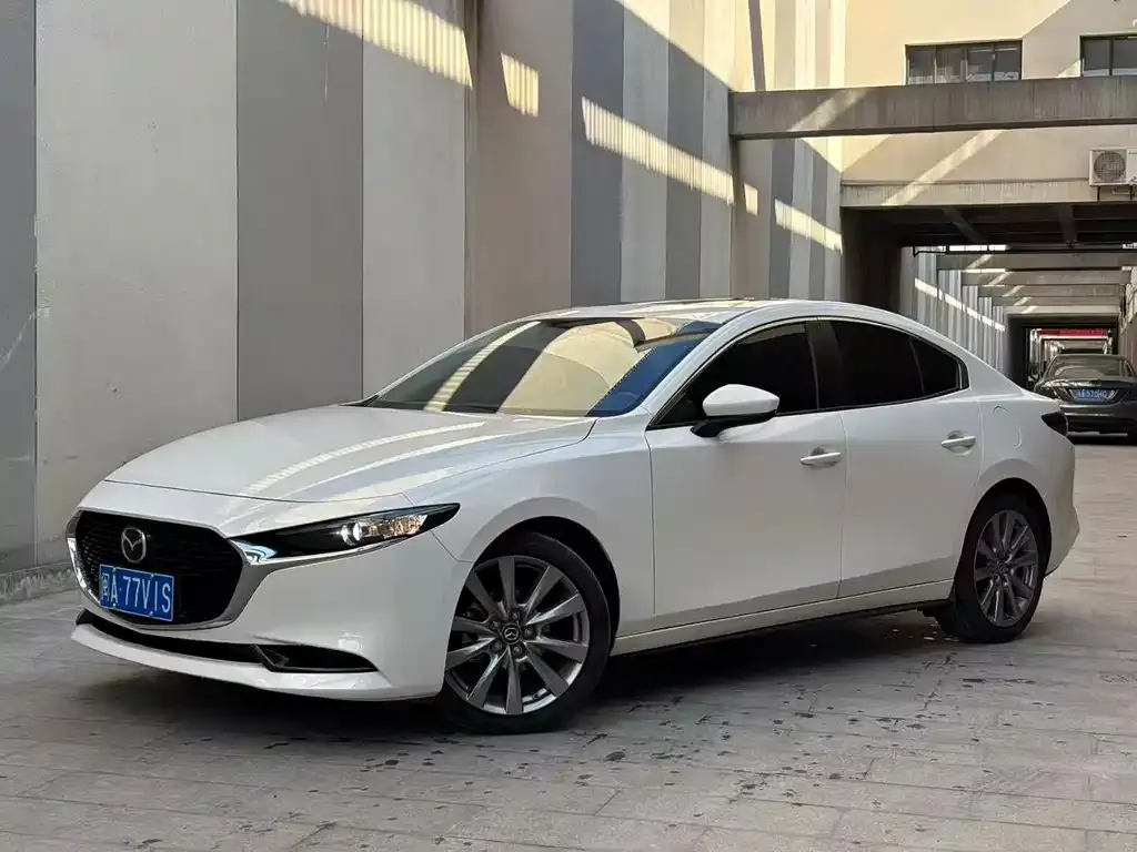 Mazda 3 Axela 2023 из CN, фото 1