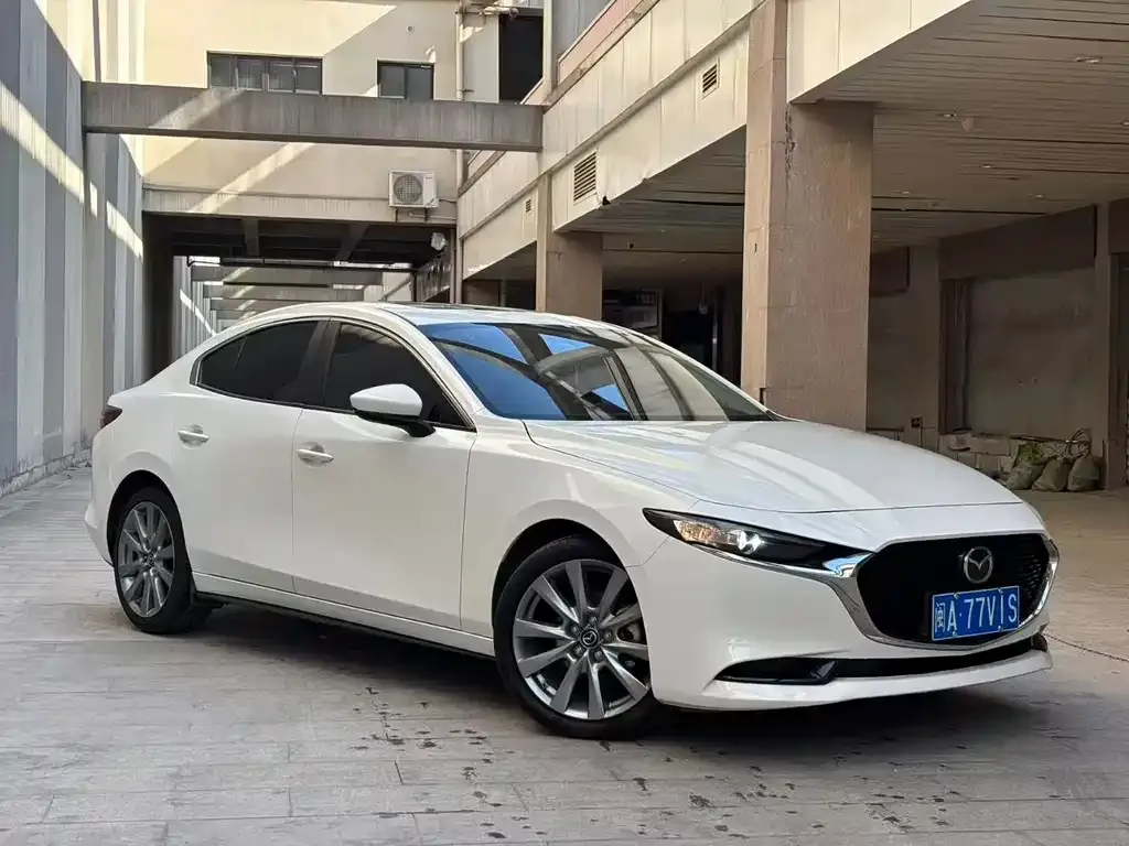 Mazda 3 Axela 2023 из CN, фото 2