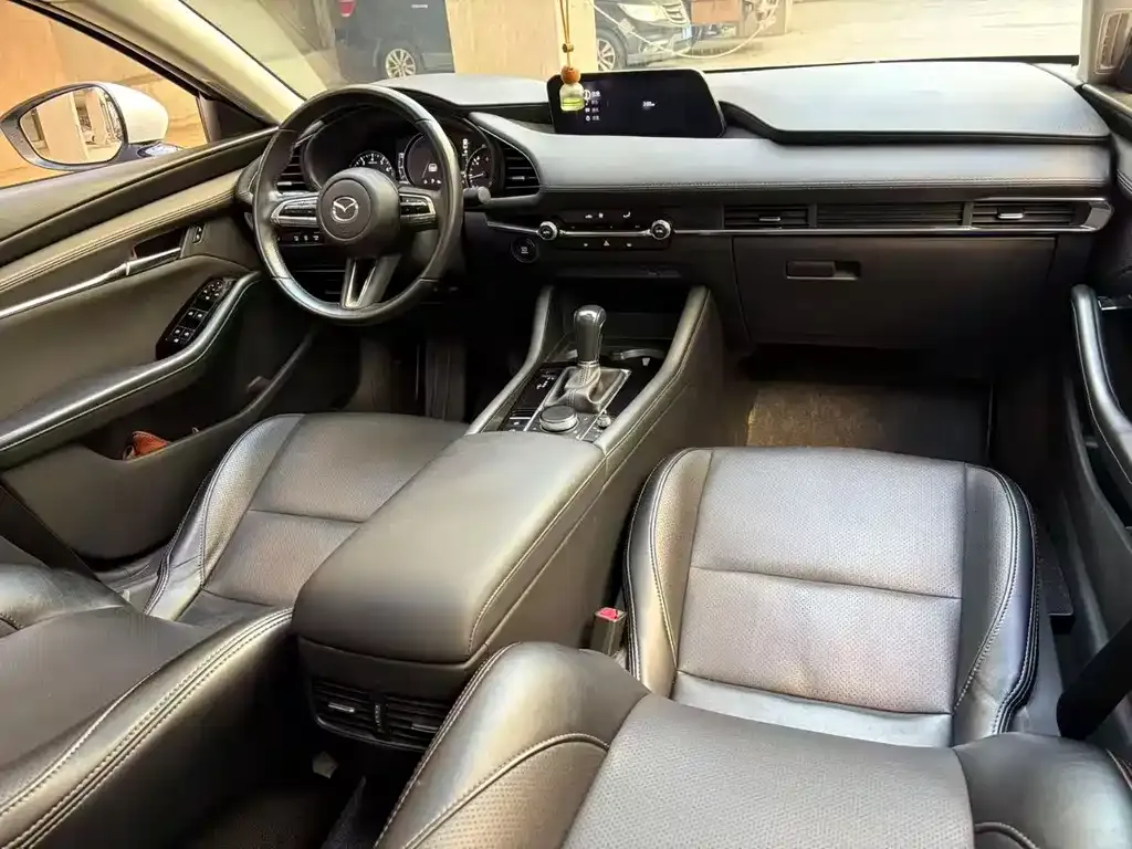 Mazda 3 Axela 2023 из CN, фото 9