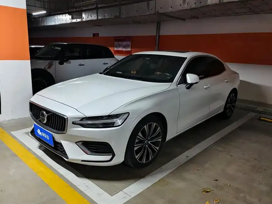 Volvo S60 2024 из CN, фото 1
