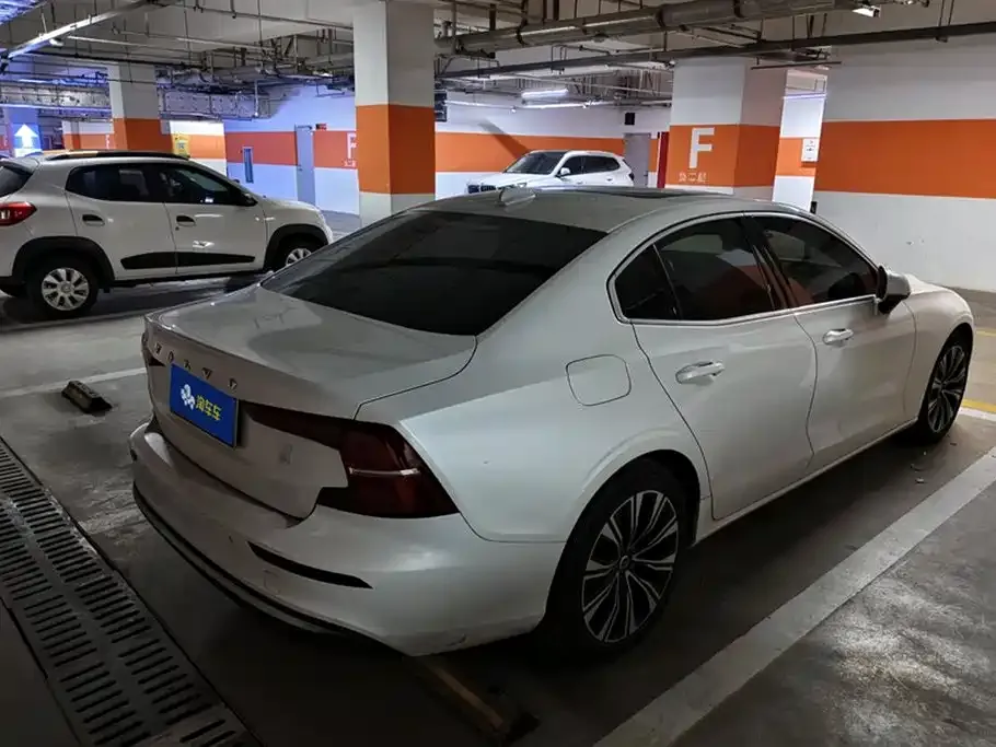 Volvo S60 2024 из CN, фото 3