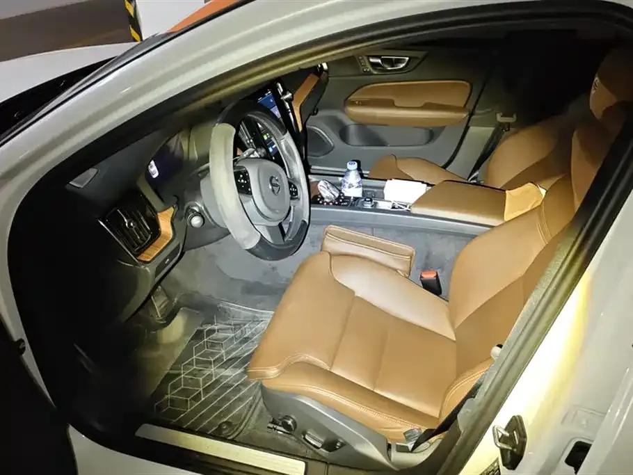 Volvo S60 2024 из CN, фото 9