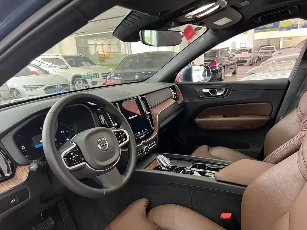 Volvo XC60 2024 из CN, фото 9