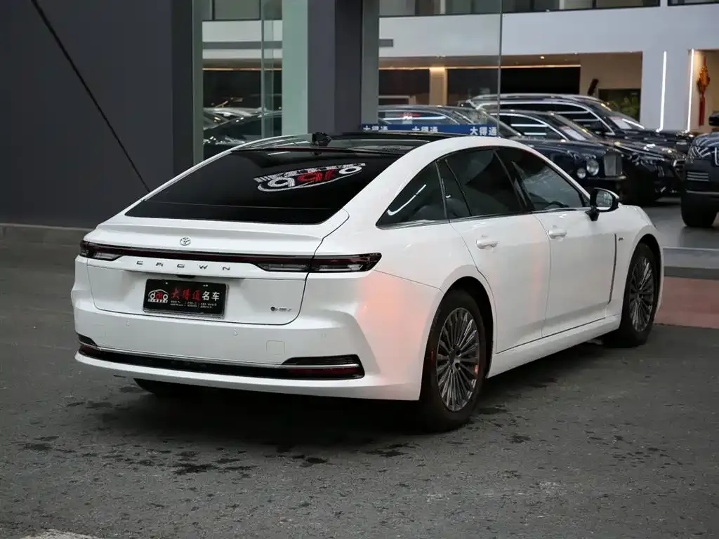 Toyota Crown (Import) 2024 из CN, фото 8
