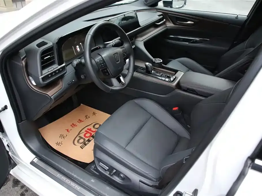Toyota Crown (Import) 2024 из CN, фото 5