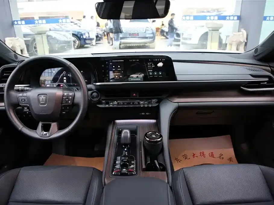 Toyota Crown (Import) 2024 из CN, фото 7