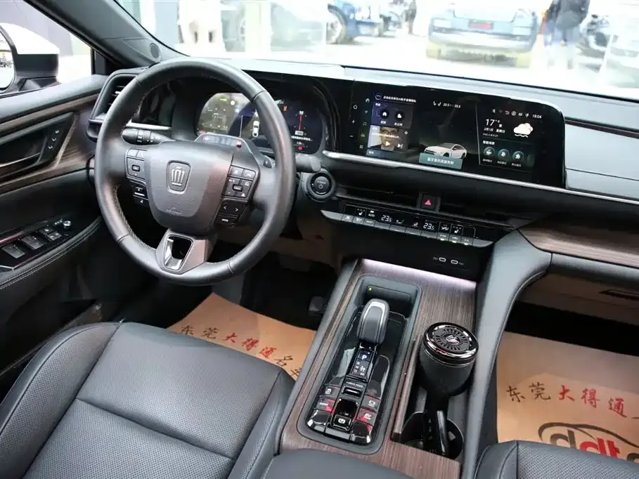 Toyota Crown (Import) 2024 из CN, фото 10