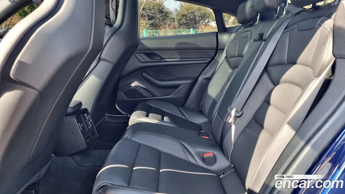 Porsche Taycan 2021 из KR, фото 3