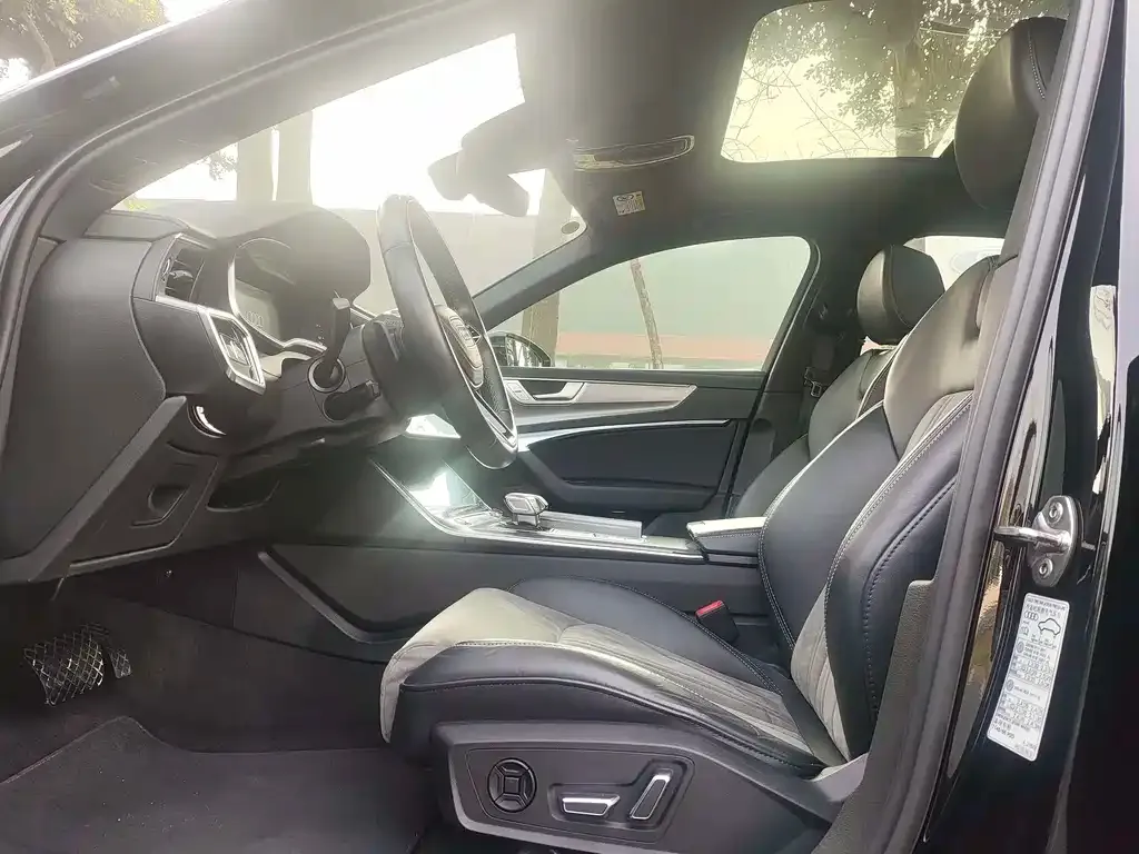 Audi A6L 2024 из CN, фото 6