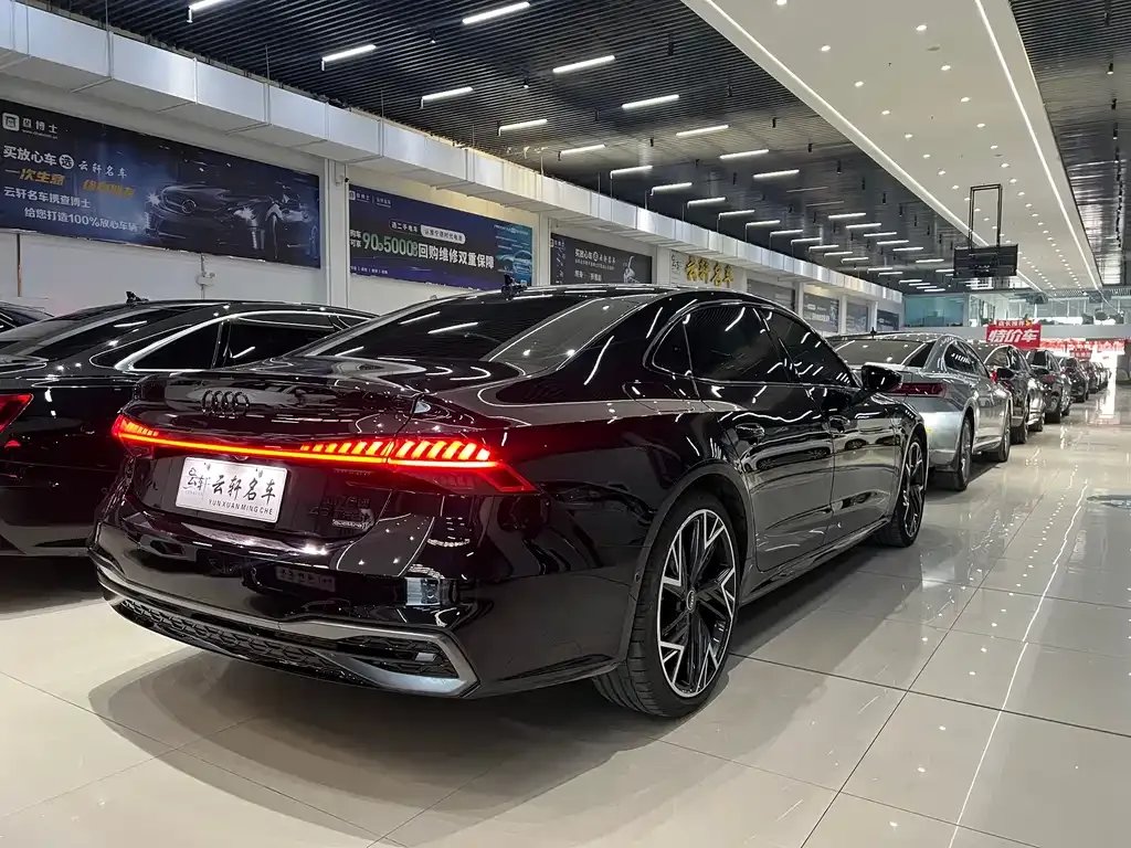 Audi A7L — фото 5