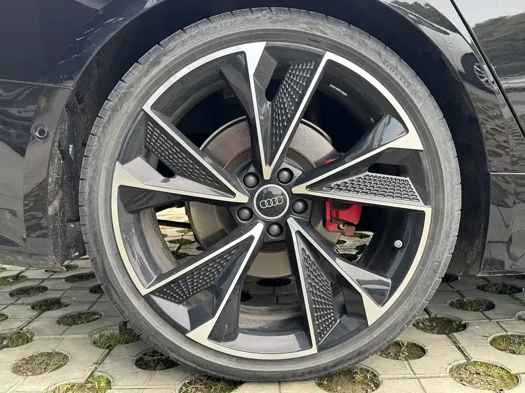 Audi A7L 2024 из CN, фото 8
