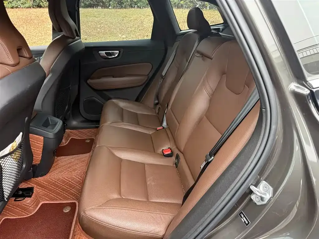 Volvo XC60 2021 из CN, фото 4