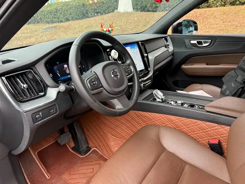 Volvo XC60 2021 из CN, фото 9