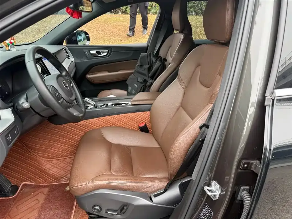 Volvo XC60 2021 из CN, фото 3
